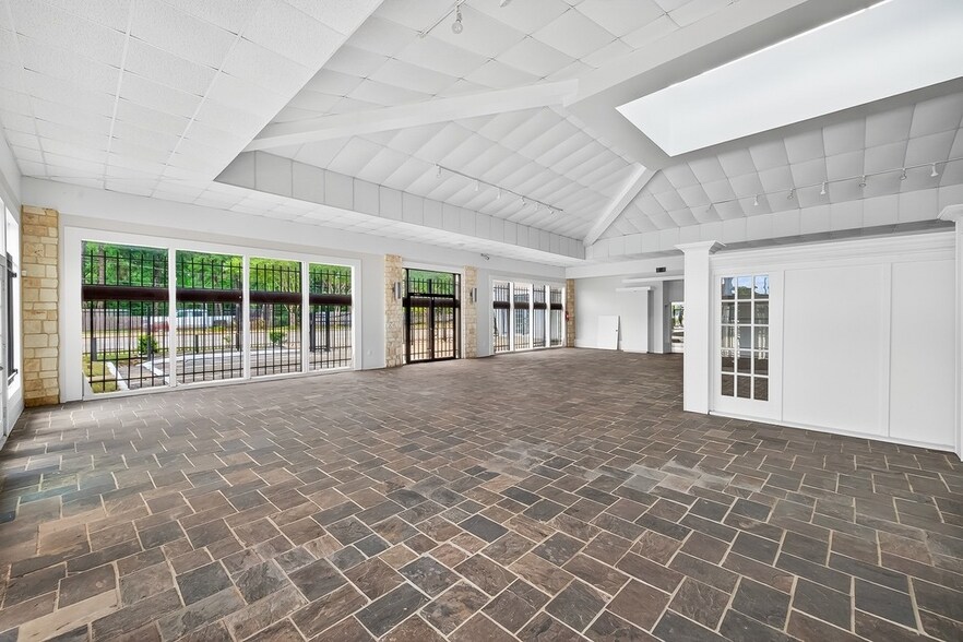 More Photos Of 3105 Cypress Creek Pky, Houston Freestanding For Lease