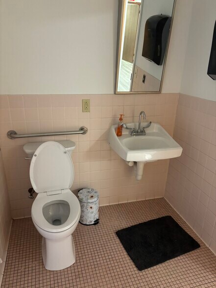 More Photos Of 1026 Hilton Parma Rd, Hilton Office For Lease