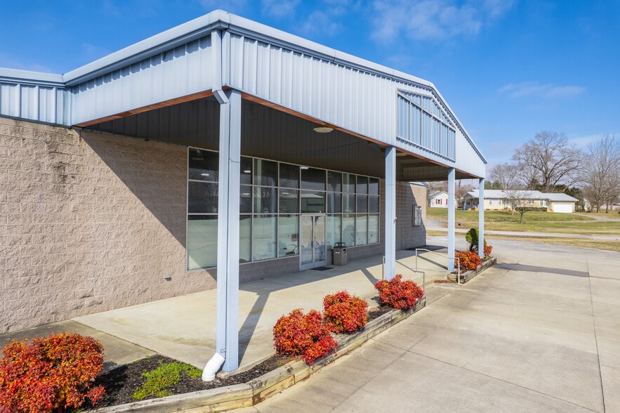 More Photos Of 25 Woodbury Hwy, Manchester Freestanding For Lease