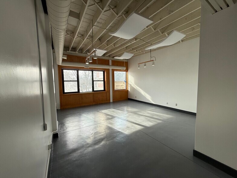 More Photos Of 22620 Woodward Ave, Ferndale Office Residential For Lease