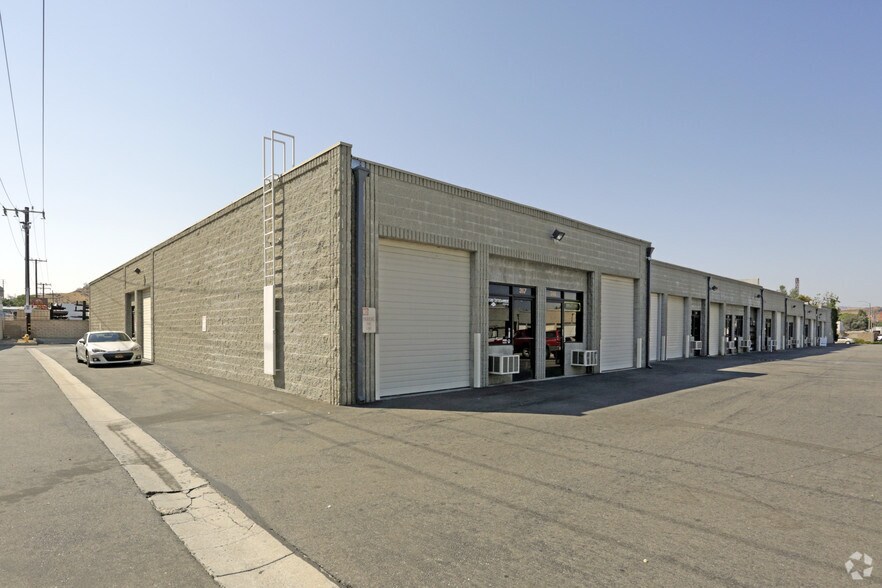 More Photos Of 28130 Avenue Crocker, Valencia Service For Lease