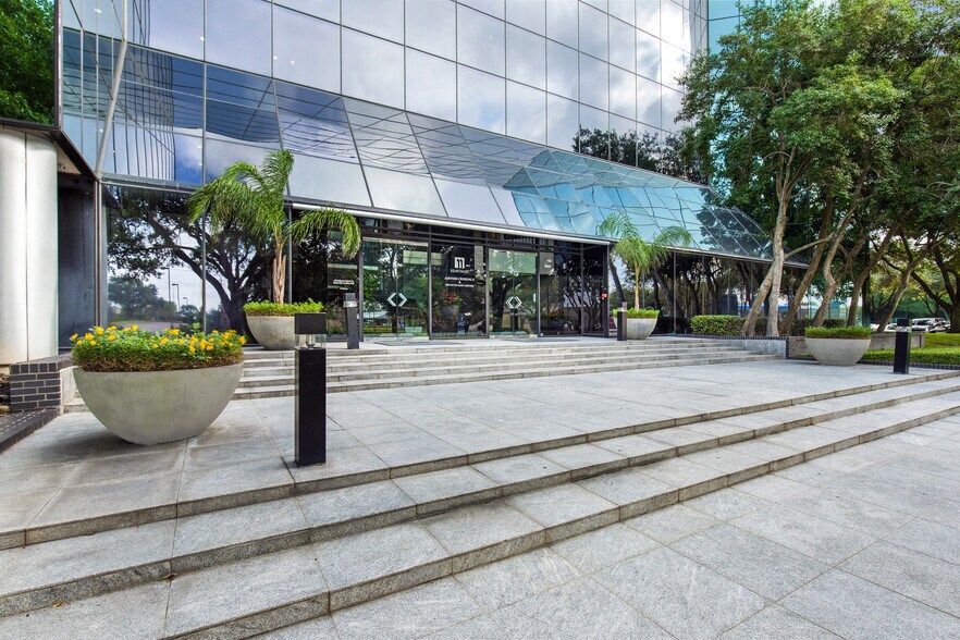 More Photos Of 1880 Dairy Ashford Rd, Houston Office For Lease