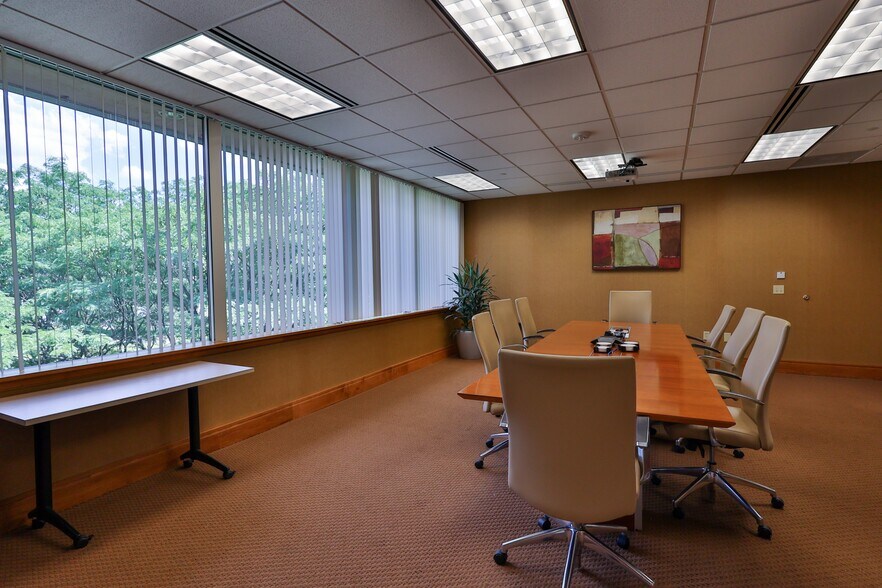 More Photos Of 1525 Valley Center Pky, Bethlehem Unknown For Lease