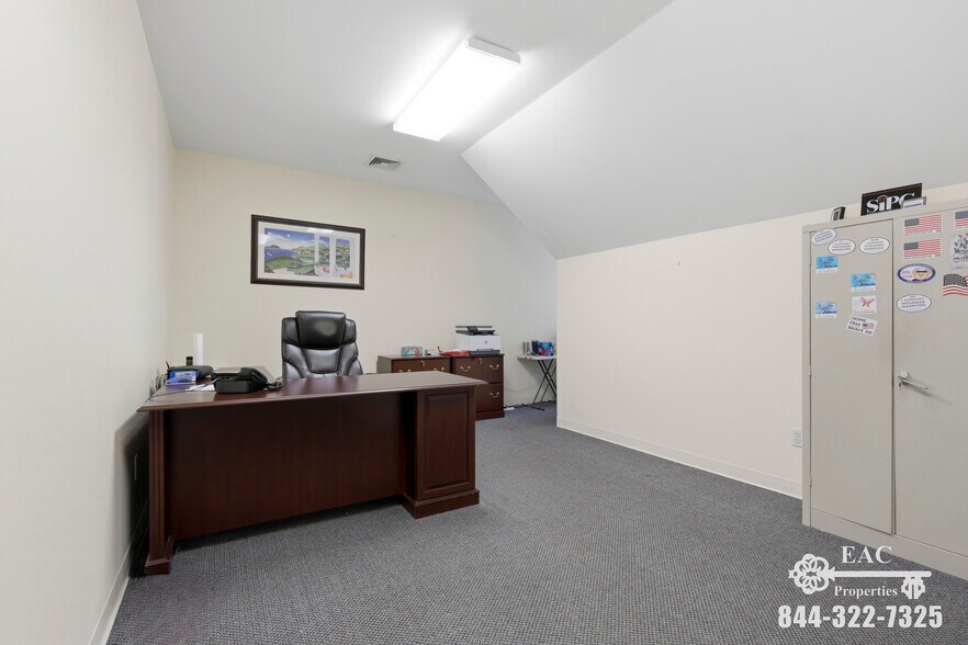 More Photos Of 238 Monroe Tpke, Monroe Medical For Lease