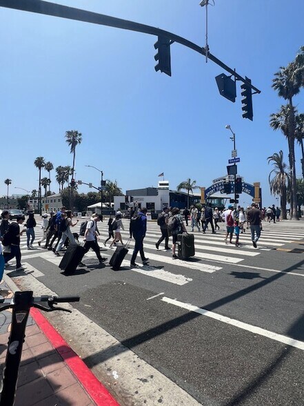 More Photos Of 1541-1551 Ocean Ave, Santa Monica Apartments For Lease