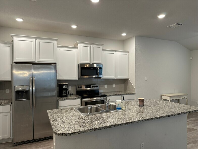 More Photos Of 104 Green Jay Dr, Jarrell Specialty For Sale