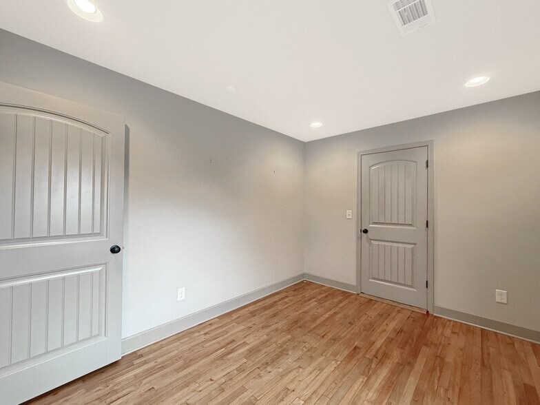 More Photos Of 816 21st Ave E, Tuscaloosa Industrial For Lease