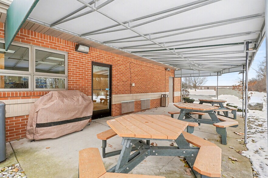 More Photos Of 5407 Hampton Pl, Saginaw Office For Sale