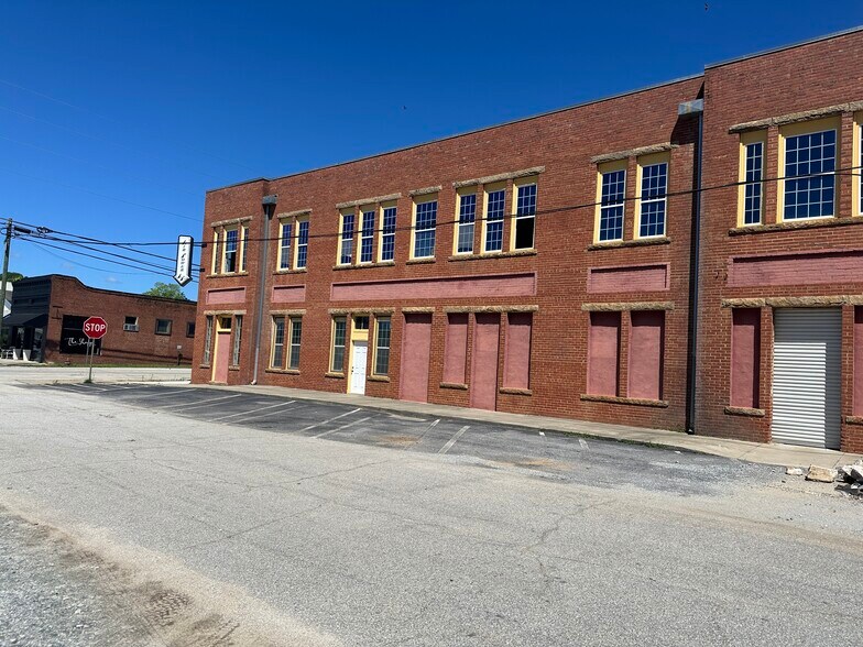More Photos Of 3089 Main St, Mansfield Service For Lease