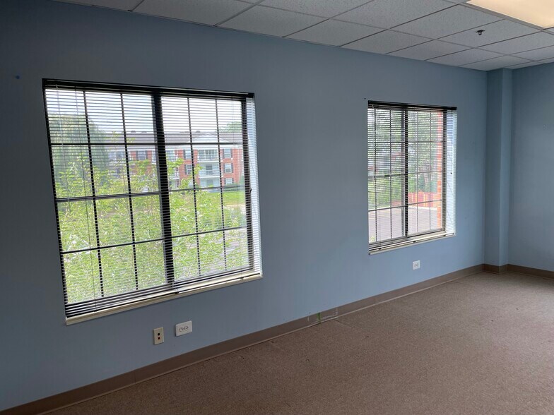 More Photos Of 17W662 Butterfield Rd, Oakbrook Terrace Business Park For Lease