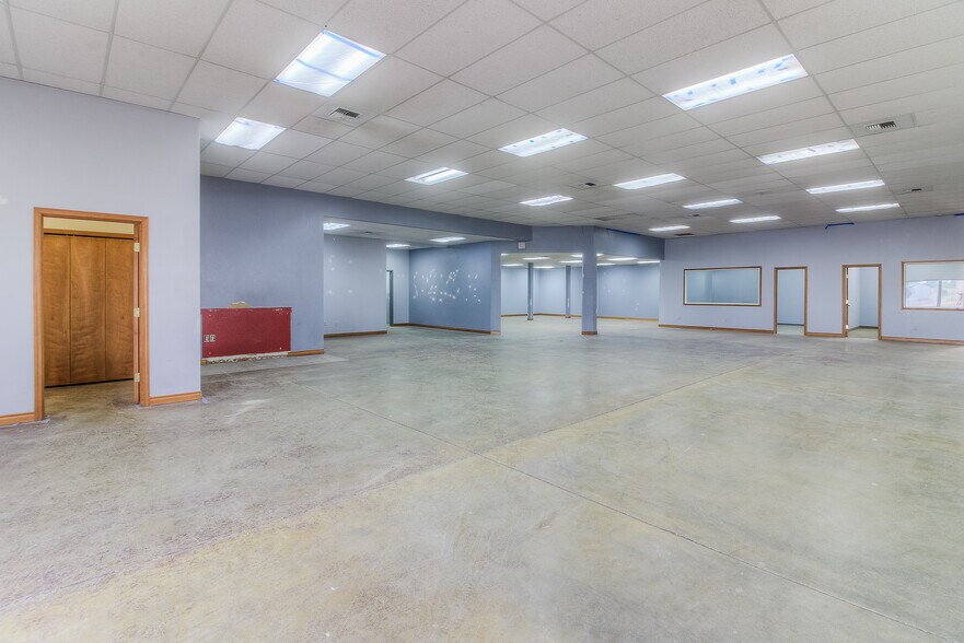 More Photos Of 501 Stover Rd, Grandview Industrial For Sale