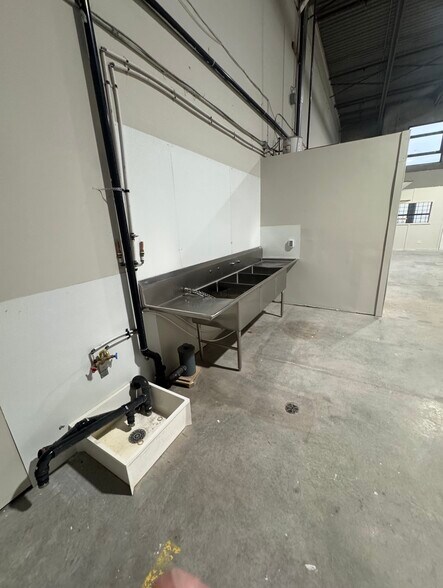 More Photos Of 32885 Mission Way, Mission Warehouse For Sale