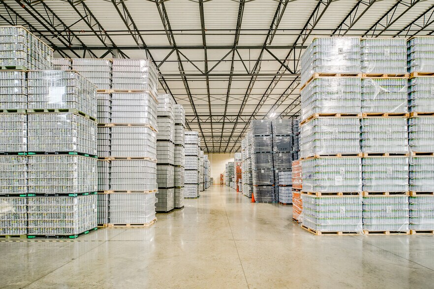 More Photos Of 5400 N Hanley Rd, Saint Louis Warehouse For Lease