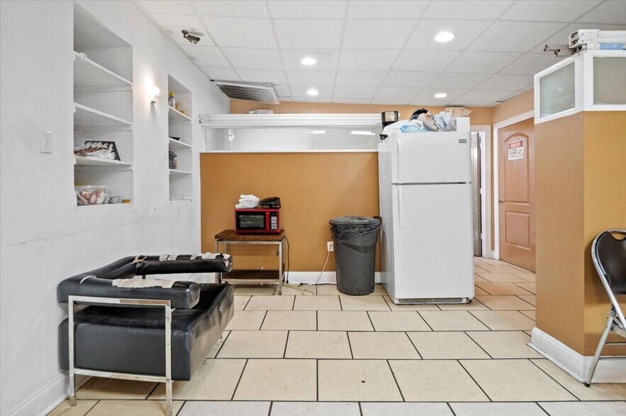 More Photos Of 103-105 W Brookland Park Blvd, Richmond General Retail For Sale