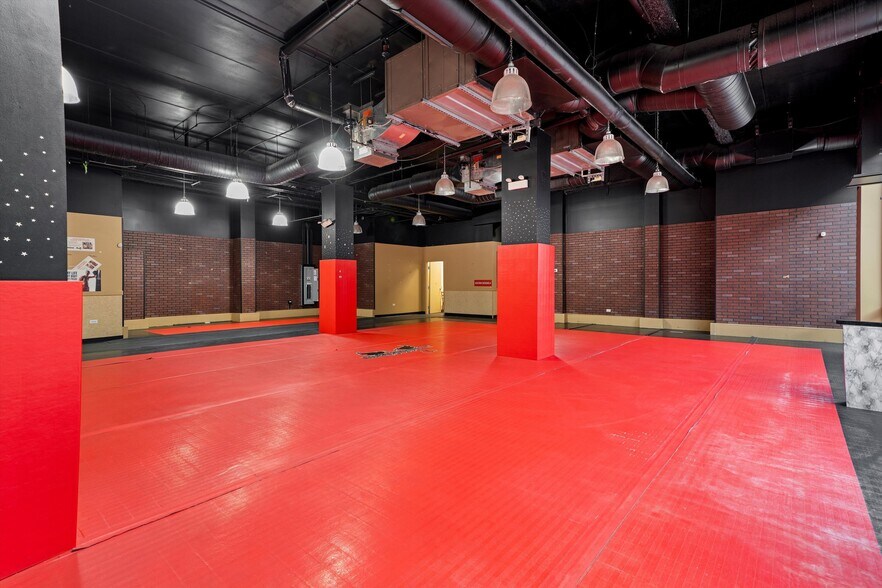 More Photos Of 1720 W North Ave, Chicago Storefront Retail Office For Lease