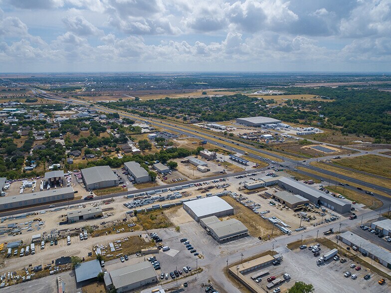 More Photos Of 108 McNutt Rd, Hutto Warehouse For Lease