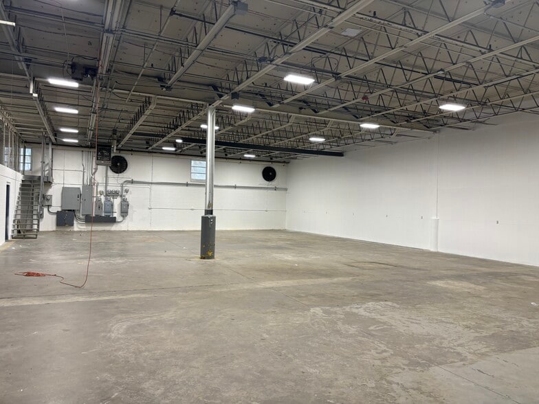 More Photos Of 3350 Pawtucket Ave, East Providence Manufacturing For Lease