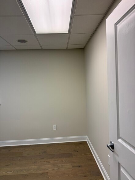 More Photos Of 215 Monmouth Rd, Oakhurst Office For Lease