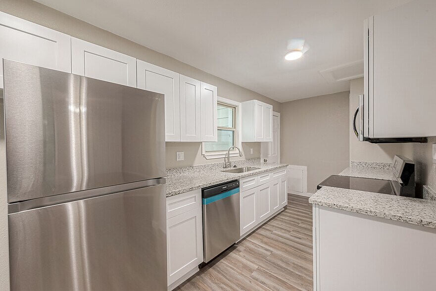 More Photos Of 2207 1/2 Cedar Bayou Rd, Baytown Apartments For Sale