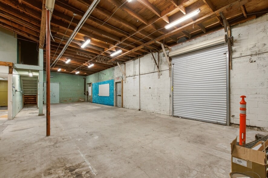 More Photos Of 1319-1323 W Texas St, Fairfield Freestanding For Sale
