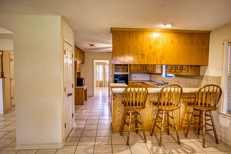 More Photos Of 655 Farmers Rd, Brenham Loft Creative Space For Sale
