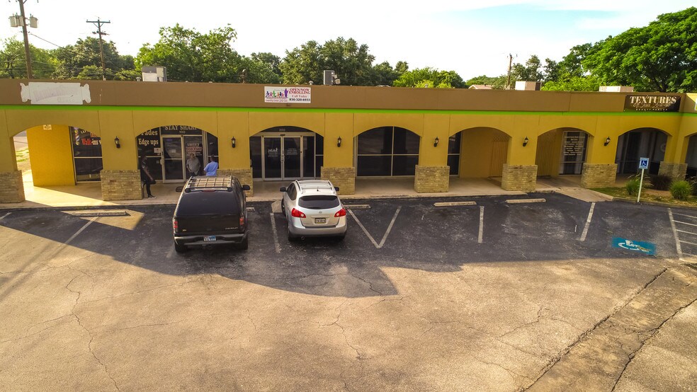 More Photos Of 3203 Nacogdoches Rd, San Antonio Unknown For Lease