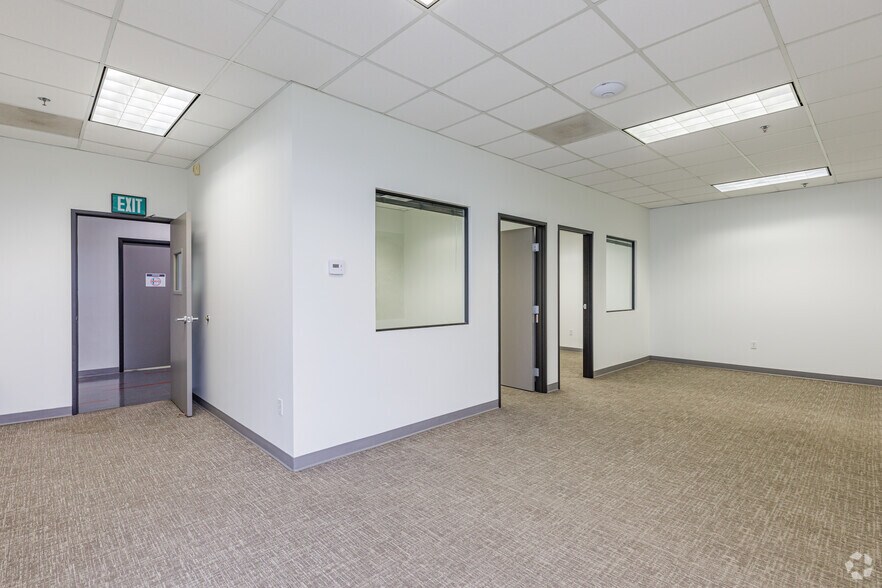 More Photos Of 11011 N Torrey Pines Rd, La Jolla Research And Development For Lease