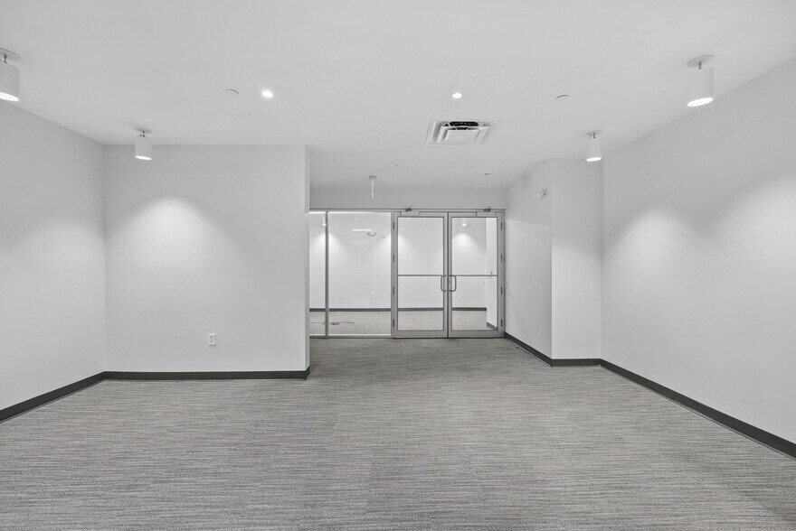 More Photos Of 302 E Atlantic Ave, Delray Beach Storefront Retail Office For Lease