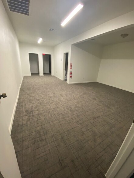 More Photos Of 525 E 19th St, Bakersfield Storefront For Lease