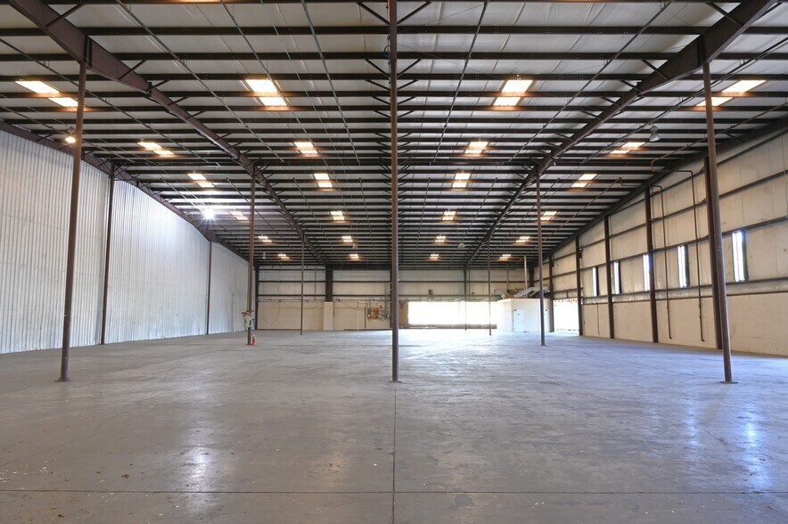 More Photos Of 1506-1518 Industrial Park Dr, Maysville Warehouse For Sale