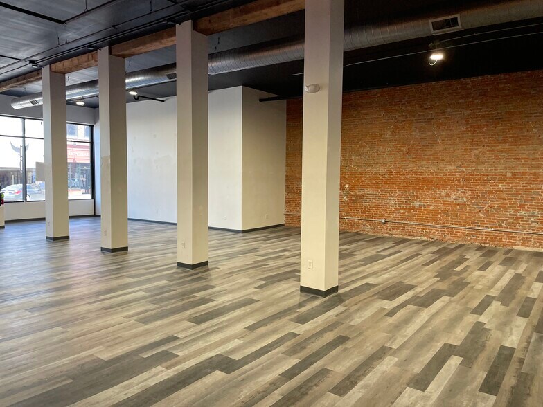 More Photos Of 733 W 2nd St, Hastings Storefront For Lease