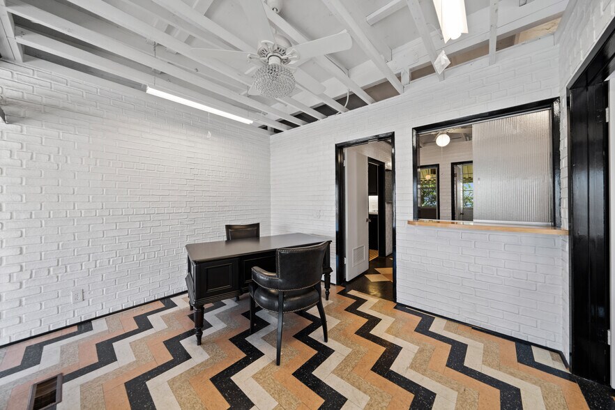 More Photos Of 903 N San Fernando Blvd, Burbank Storefront Retail Office For Sale