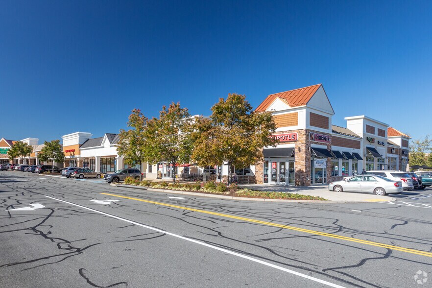 More Photos Of 9570 Main St, Fairfax Unknown For Lease