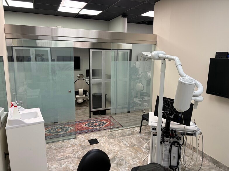 More Photos Of 302 S Lewis Ave, Tulsa Medical For Lease