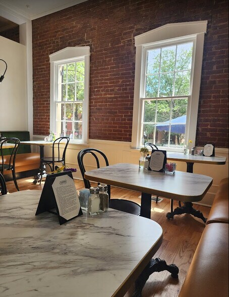 More Photos Of 515 S Main St, Saint Charles General Retail For Sale