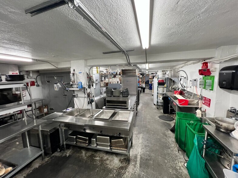 More Photos Of 2 E Main St, Luray General Retail For Sale