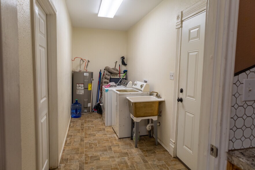 More Photos Of 416 W Palestine Ave, Palestine Office Residential For Sale