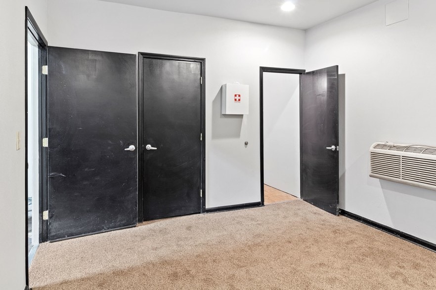 More Photos Of 2310 S Jason St, Denver Service For Sale
