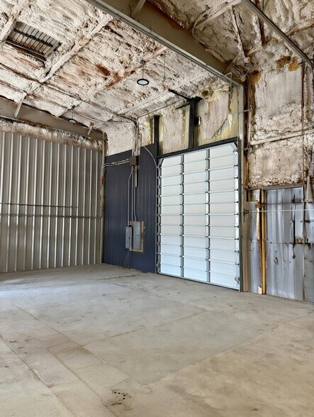 More Photos Of 1225 Channahon Rd, Joliet Warehouse For Lease