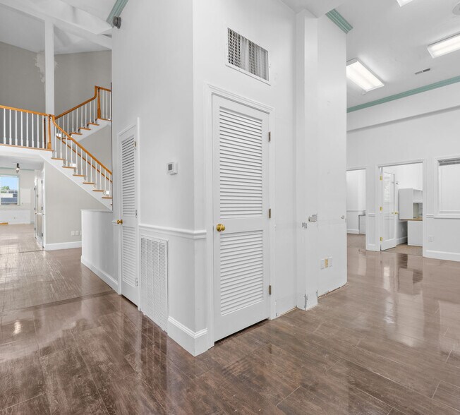 More Photos Of 580 Washington St, Easton Office For Lease