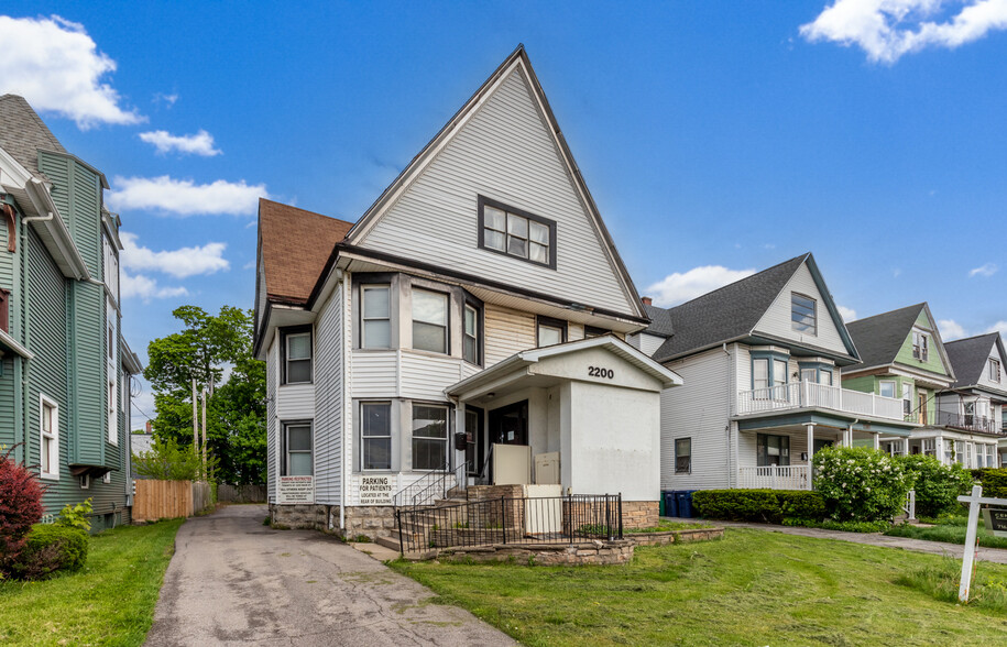 Primary Photo Of 2200 Main St, Buffalo Medical For Sale