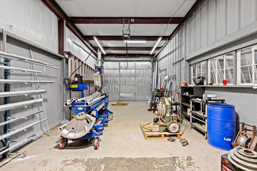 More Photos Of 3698 E Marshall Ave, Longview Warehouse For Lease