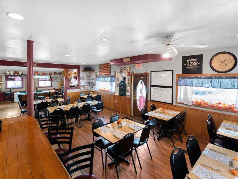 More Photos Of 25 North St, Proctor Restaurant For Sale