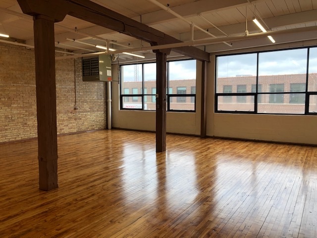 More Photos Of 1631-1639 W Carroll Ave, Chicago Light Distribution For Sale