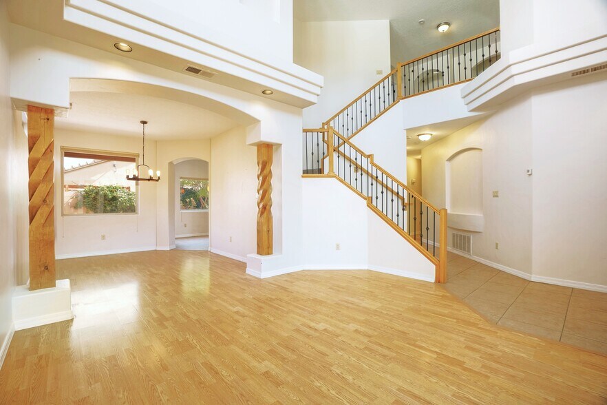 More Photos Of 4316 Beresford Ln Nw, Albuquerque Flex For Sale
