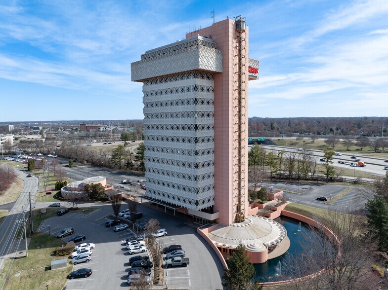 More Photos Of 6100 Dutchmans Ln, Louisville Office For Lease