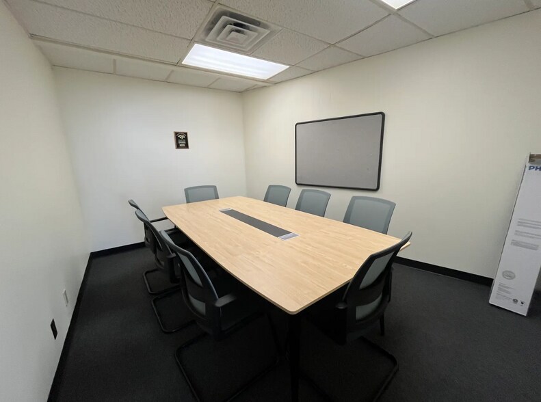 More Photos Of 10518 Gulfdale St, San Antonio Light Distribution For Lease