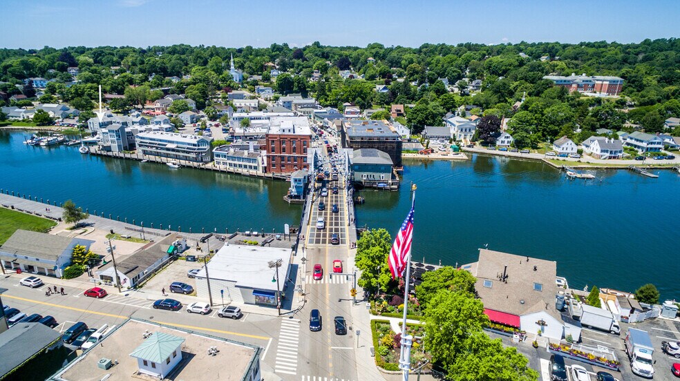 More Photos Of 16 Stonington Rd, Mystic Storefront For Sale