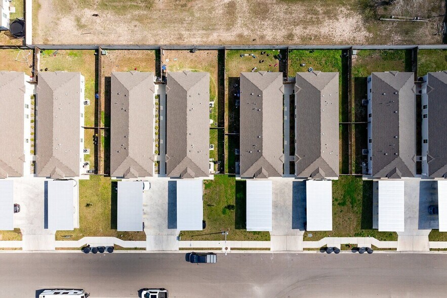 More Photos Of 904 N Kentucky St, Alton Multifamily For Sale