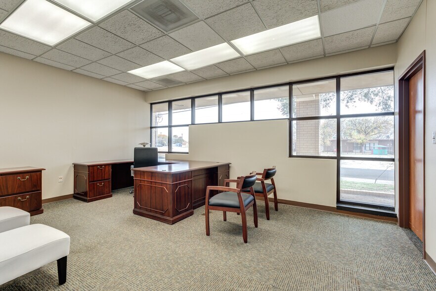 More Photos Of 3802-3806 Interstate 27, Lubbock Office For Sale